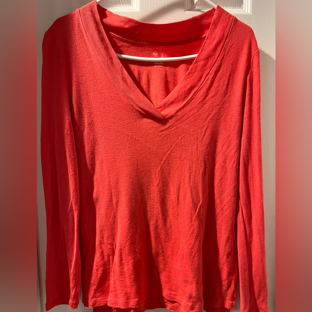 Gap medium long sleeve shirt.